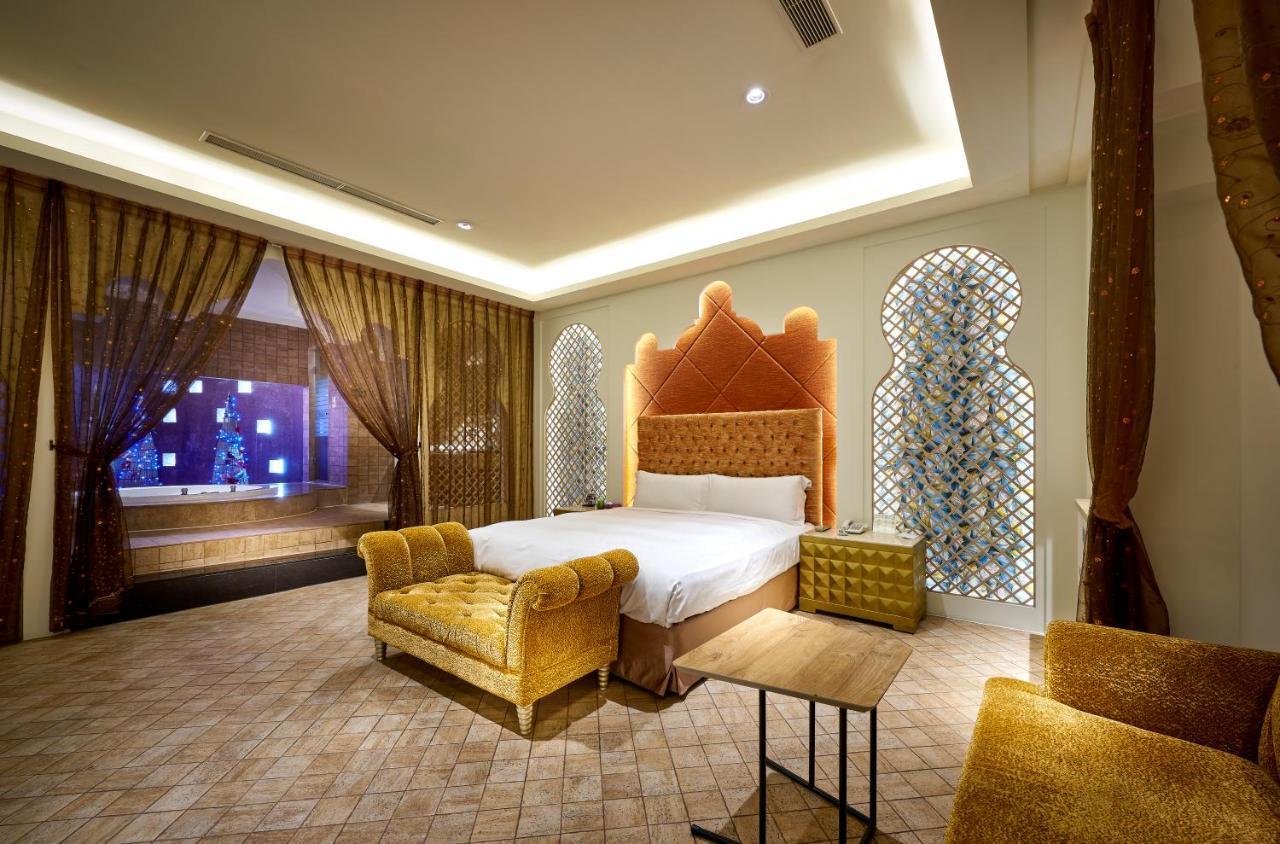Takao Love Motel Гаосюн Екстер'єр фото